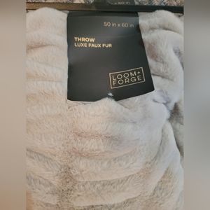 Faux fur blanket
